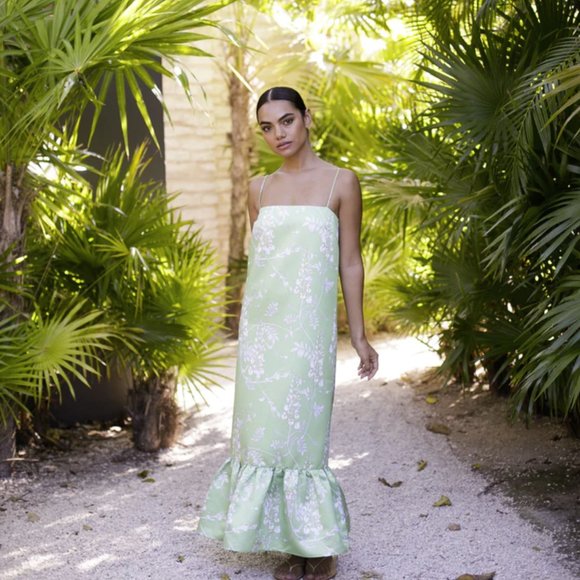 Elegant Green Floral Maxi Dress - Picture 1 of 3